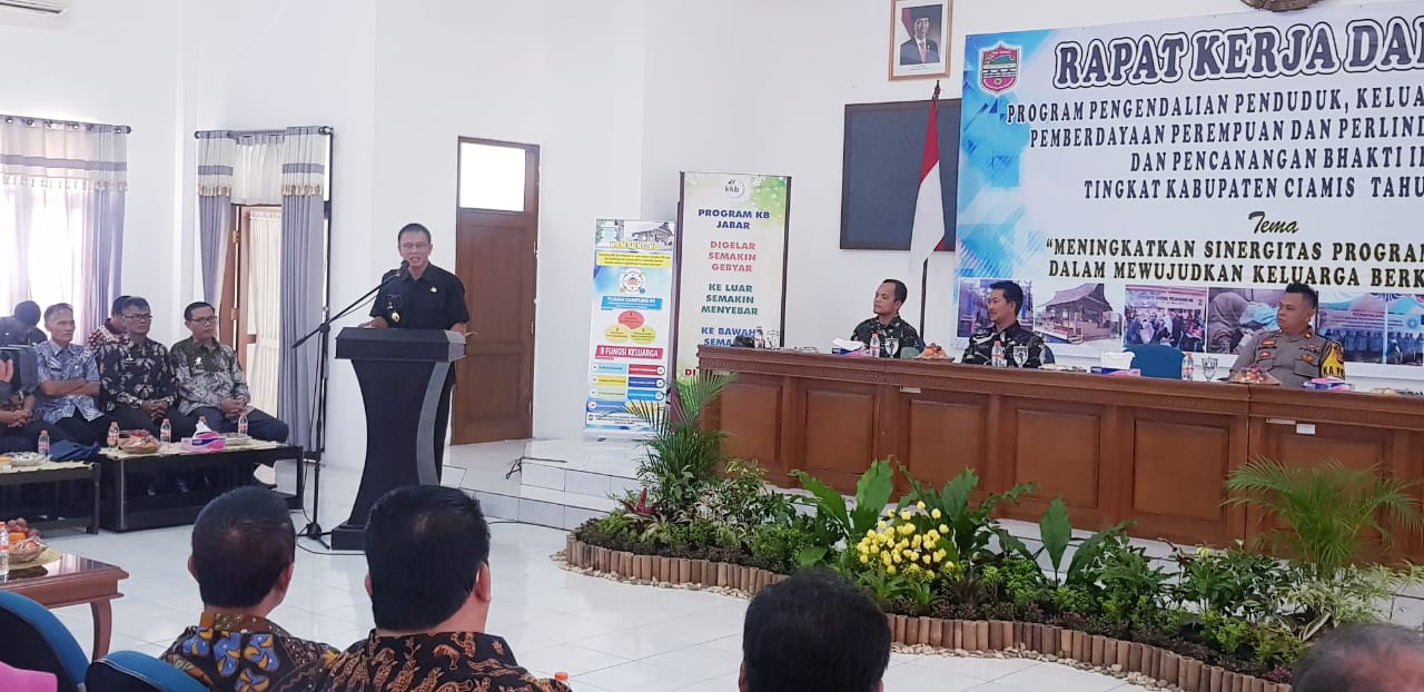 BUPATI BUKA ACARA RAKERDA PROGRAM PENGENDALIAN PENDUDUK, KELUARGA BERENCANA PEMBERDAYAAN PEREMPUAN DAN PERLINDUNGAN ANAK DAN PERENCANAAN BHAKTI IBI TINGKAT KABUPATEN CIAMIS TAHUN 2019