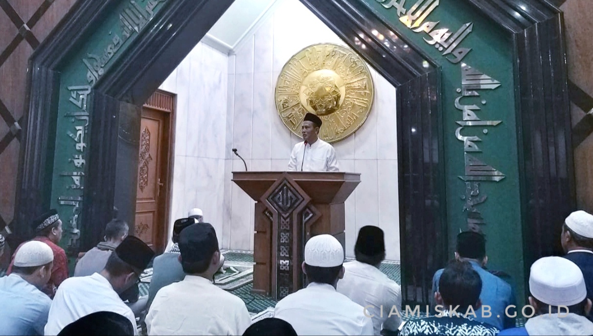 SAMBUT RAMADHAN, BUPATI TARAWIH DI MESJID AGUNG CIAMIS