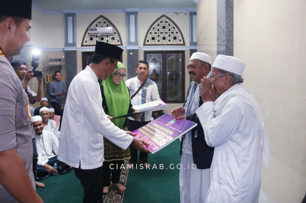 BUPATI MELAKSANAKAN TARLING DI KAWALI