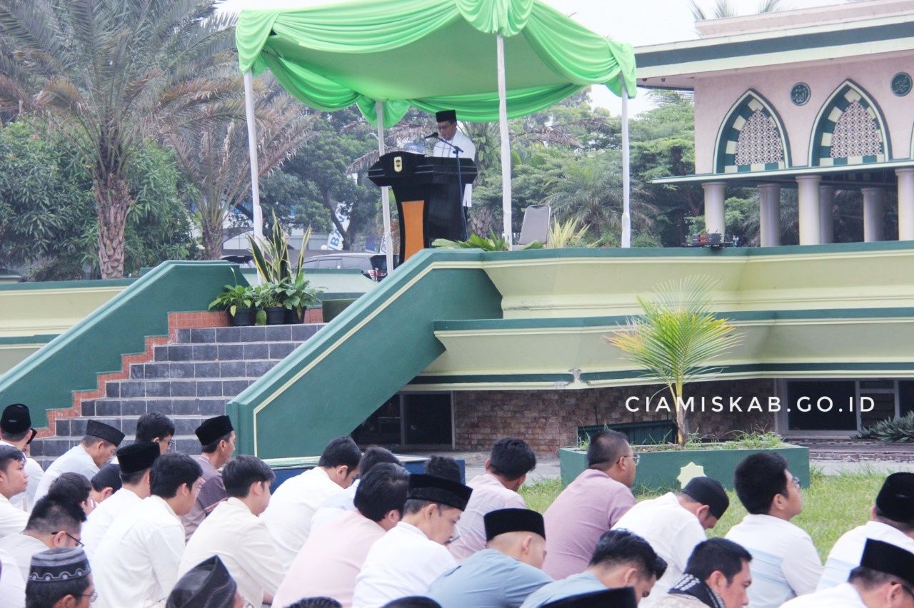 Pelaksanakan Sholat Idul Fitri 1440H Tingkat Kabupaten Ciamis