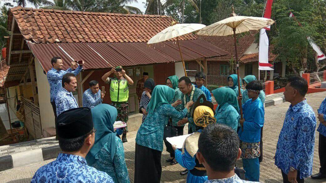Tim Recheking Kesatuan Gerak PKK KKBPK Kesehatan Provinsi Jawa Barat Kunjungi Desa Salakaria Kecamatan Sukadana