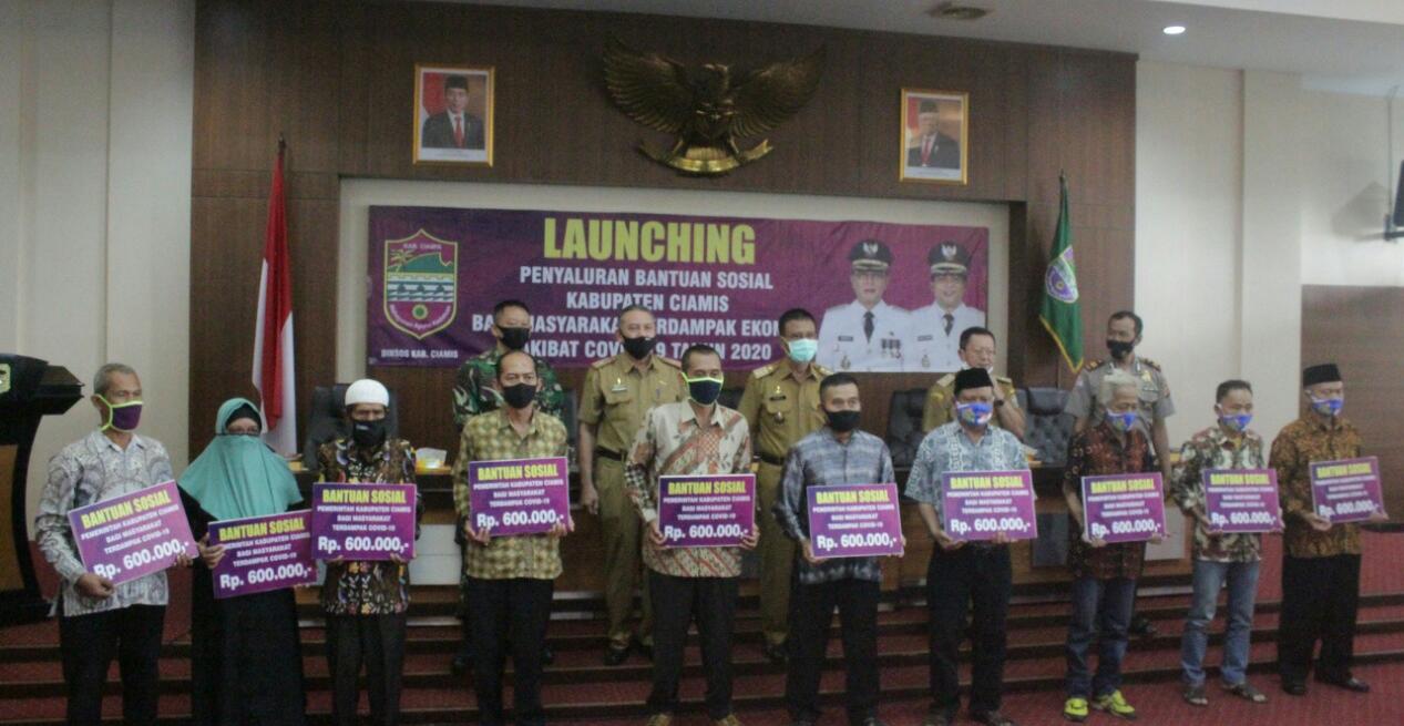 Bantu Masyarakat Terdampak Covid-19, Pemkab Ciamis Salurkan Bantuan Sosial