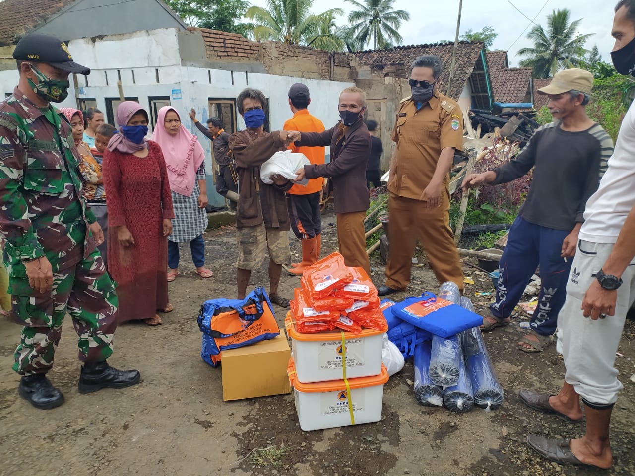 BPBD Ciamis Salurkan Bantuan Korban Kebakaran