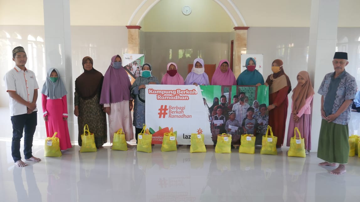 Program Rumah Berkah, Lazismu Bagikan Mushaf Qur’an dan Kado Berkah