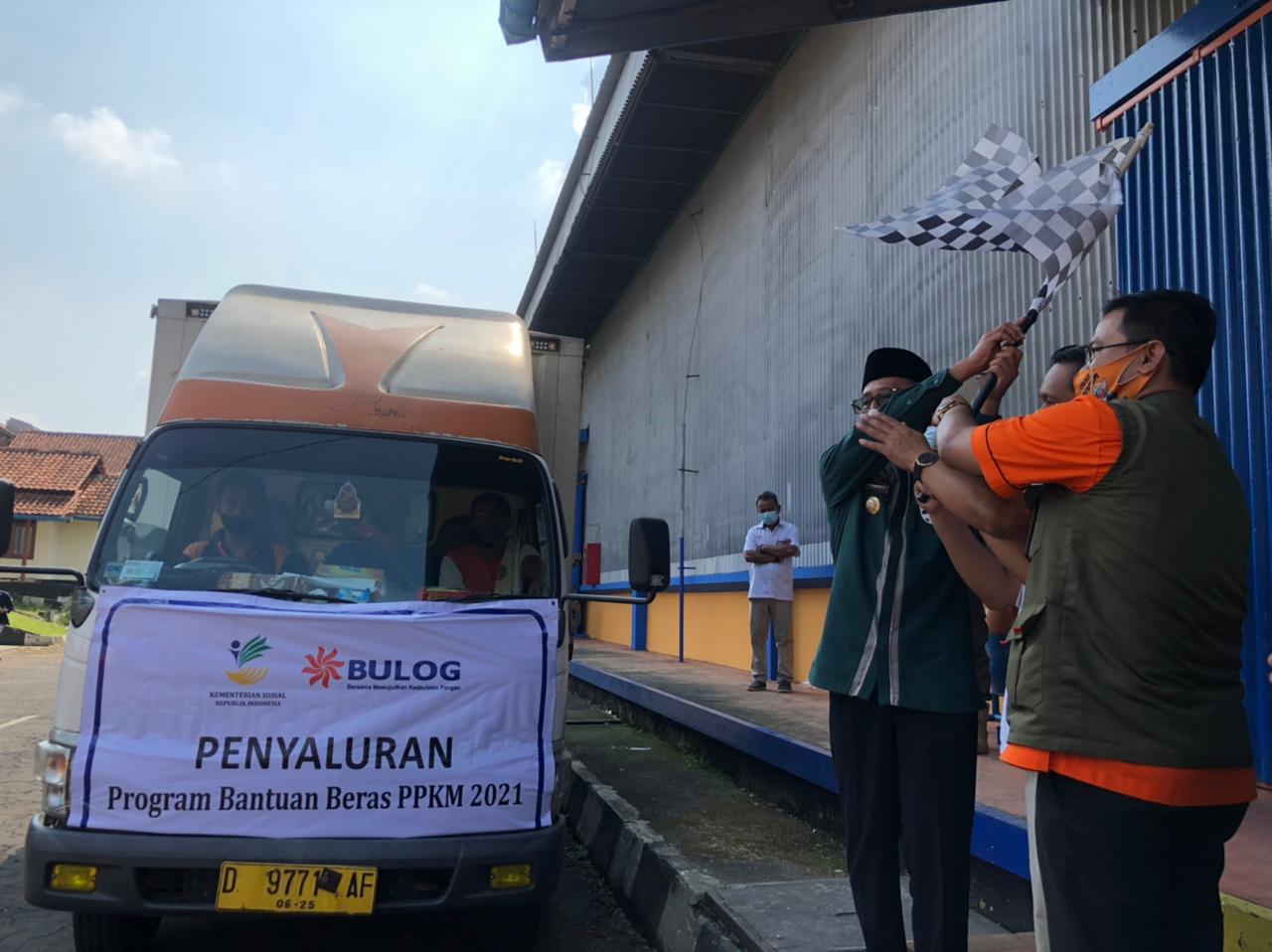 Bupati Ciamis Lepas Bantuan 1.020 Ton Beras Untuk Warga Kategori Penerima Non PKH