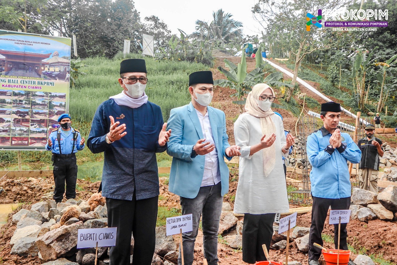 Bupati Ciamis Lakukan Peletakan Batu Pertama Pembangunan Gedung Hall Center BKPRMI