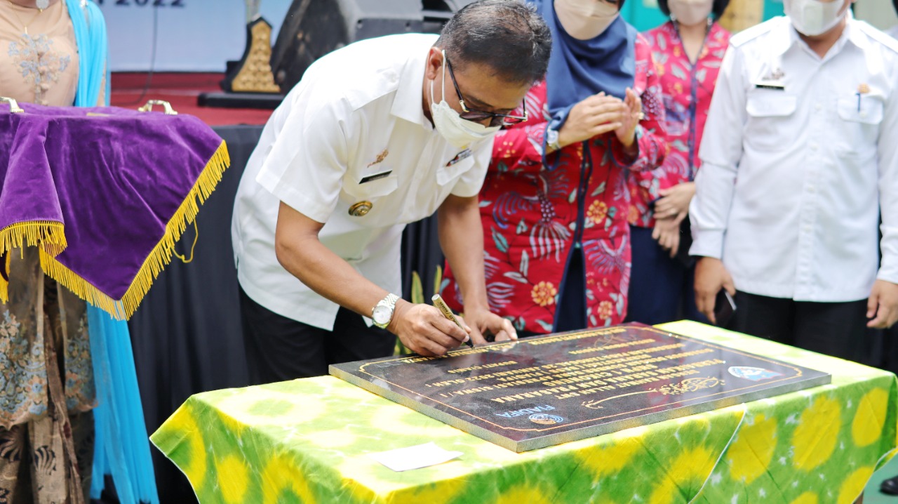 Bersama FIADIFA Bupati Ciamis Resmikan Sarana Prasarana di SMPN 1 Cikoneng