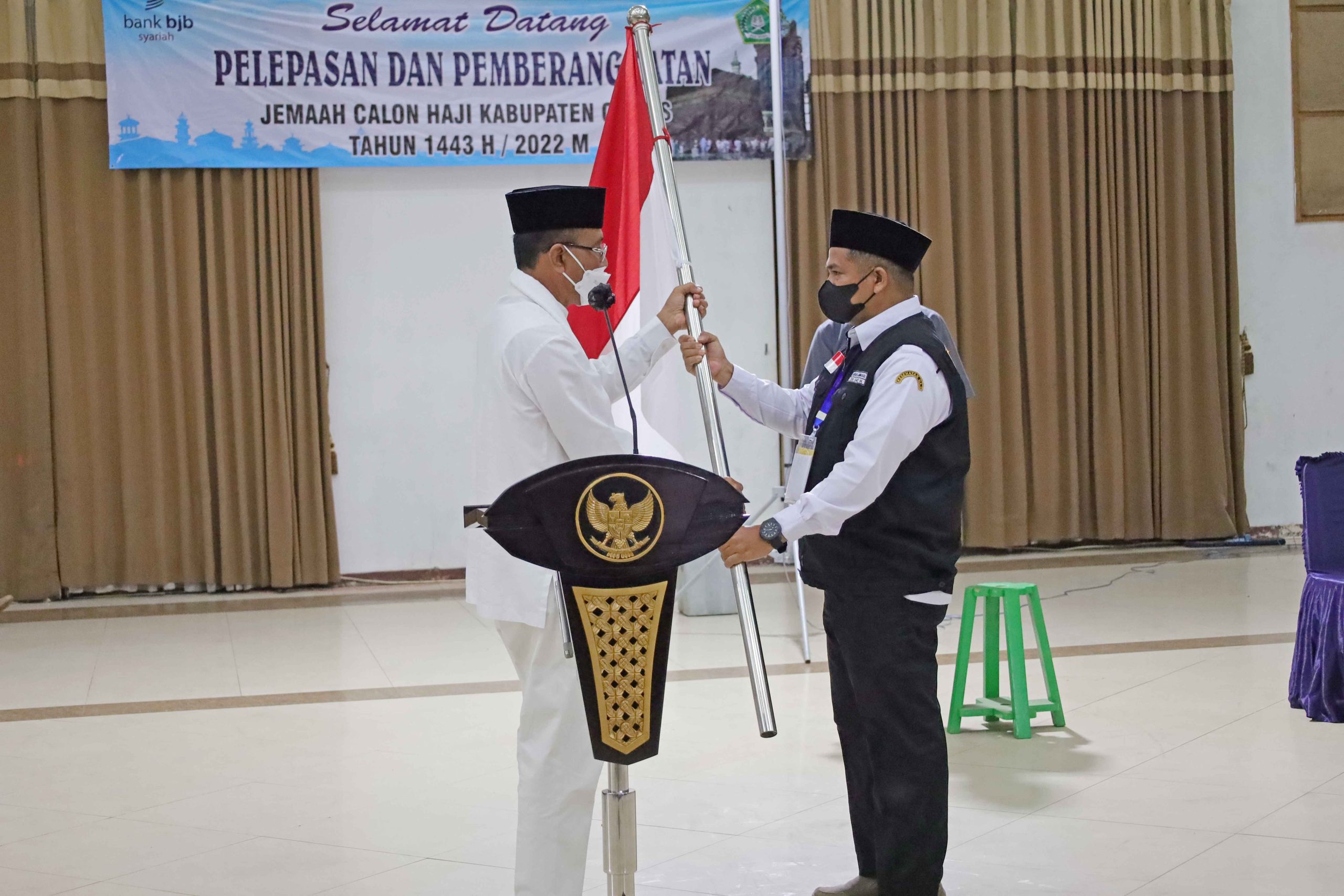 Bupati Lepas 106 Orang Jemaah Calon Haji Gelombang 2 Kloter 34.