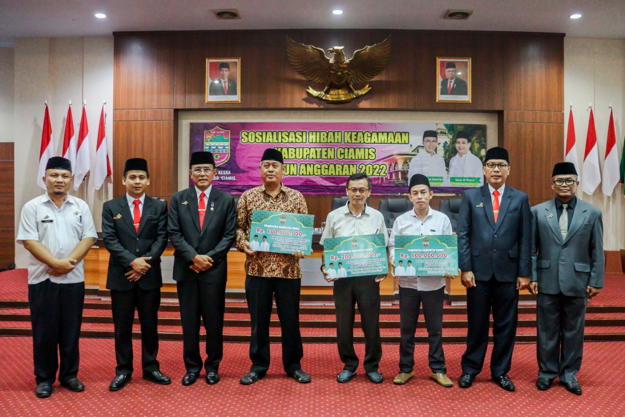 Bupati Ciamis kenakan Jas dan Dasi Dihadapan Para Peserta Sosialisasi Hibah Keagamaan