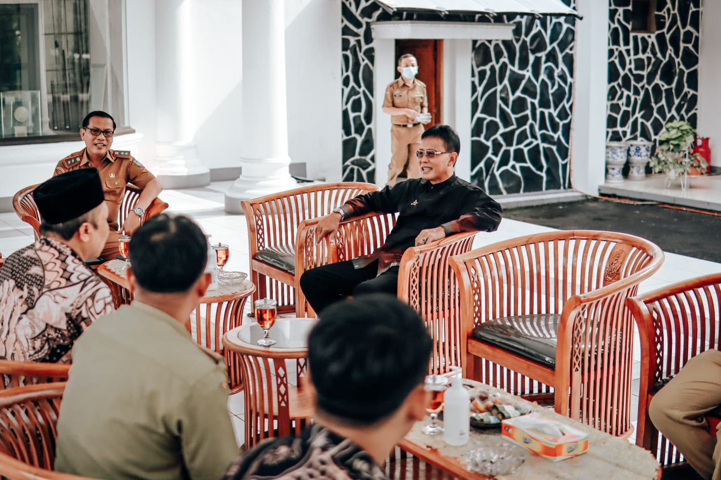 Terima Bantuan CSR Berupa Rutilahu Dari Bank Galuh dan Bank Galuh Jabar, Bupati Ciamis : Siap Diberikan Kepada Masyarakat Yang Benar-Benar Hak