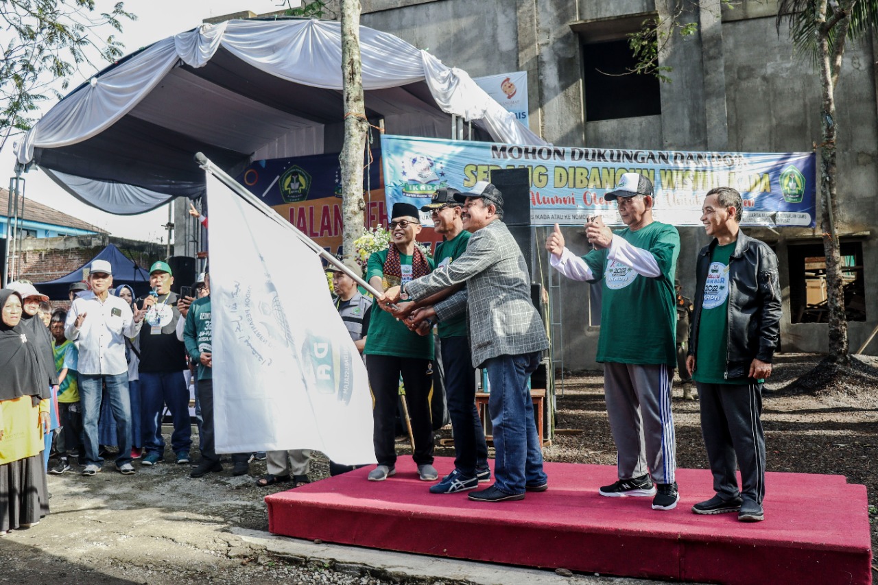 Bupati Ciamis Lepas Peserta Jalan Sehat dalam Rangkaian Acara Reuni Akbar IKADA