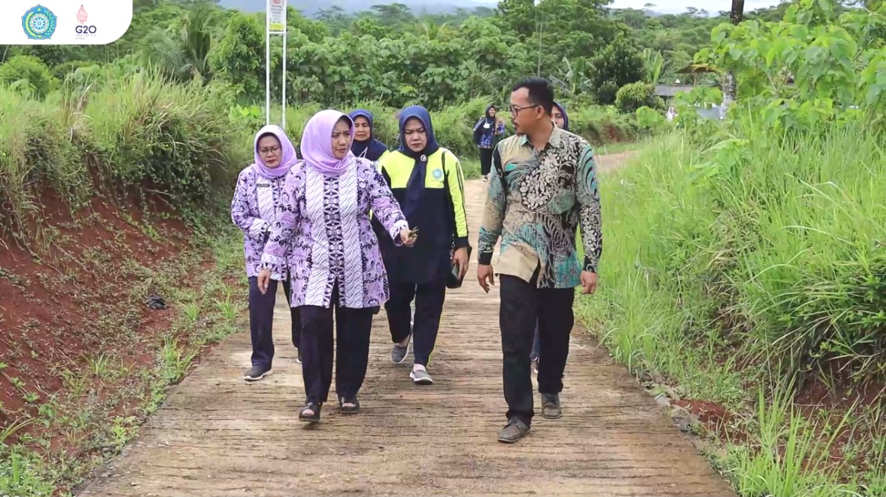 Juara 1 Lomba PHBS Runner Up Lomba Gagah Bencana dan Runner Up Lomba Daur Ulang Sandang Lengkapi Koleksi Lemari Prestasi PKK dan PemKab. Ciamis 2022.
