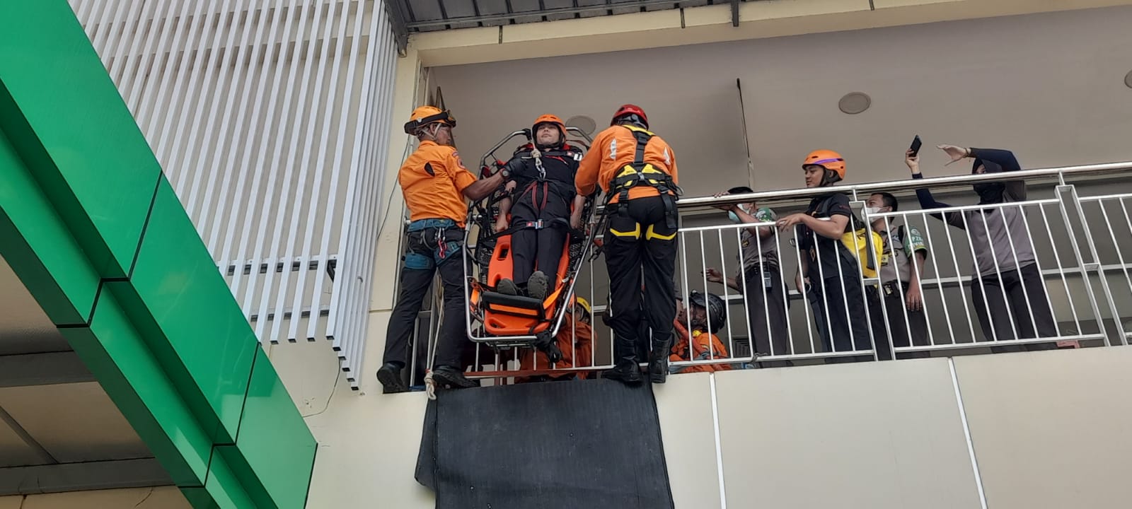 BPBD Kab. Ciamis Adakan Simulasi Edukasi Bencana Alam Gempa Bumi Bagi Seluruh Karyawan YOGYA Dept Store Ciamis