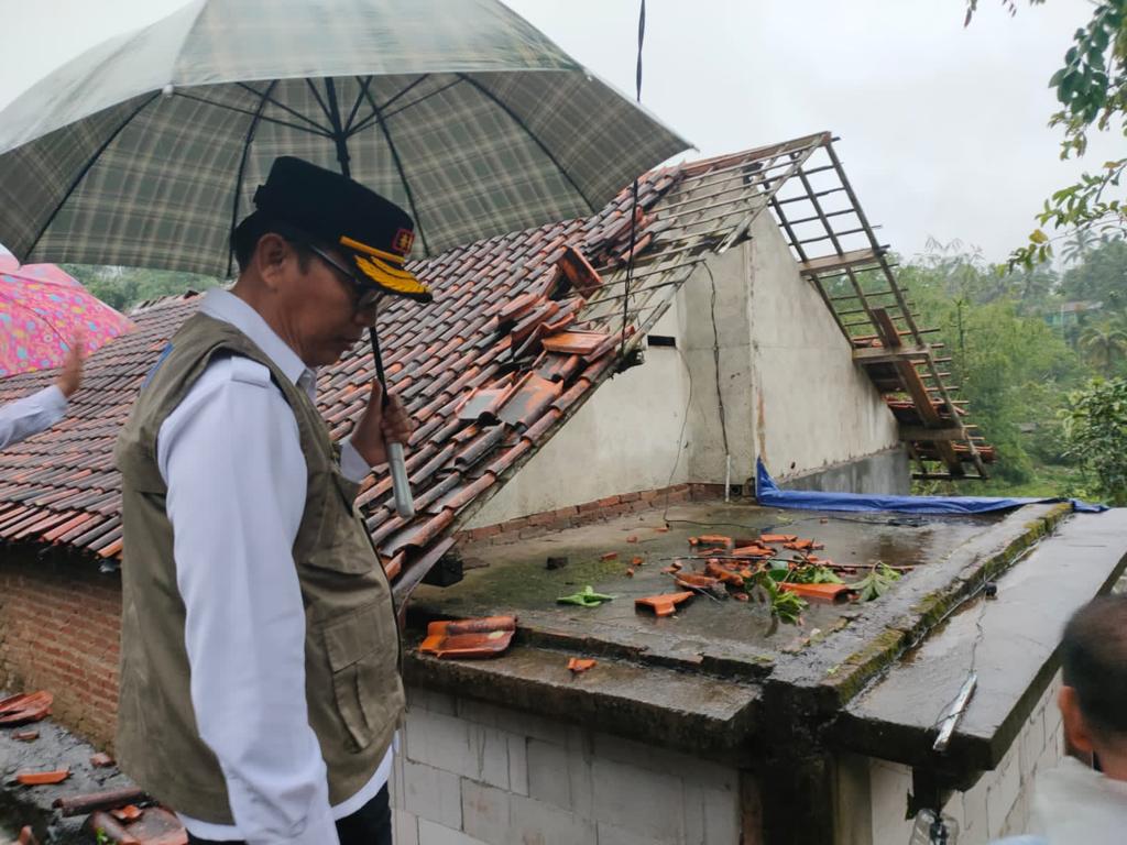 Cuaca Ekstrem Terjang Kec. Panawangan, 55 Rumah Rusak 2 Tim BPBD Diterjunkan Langsung.