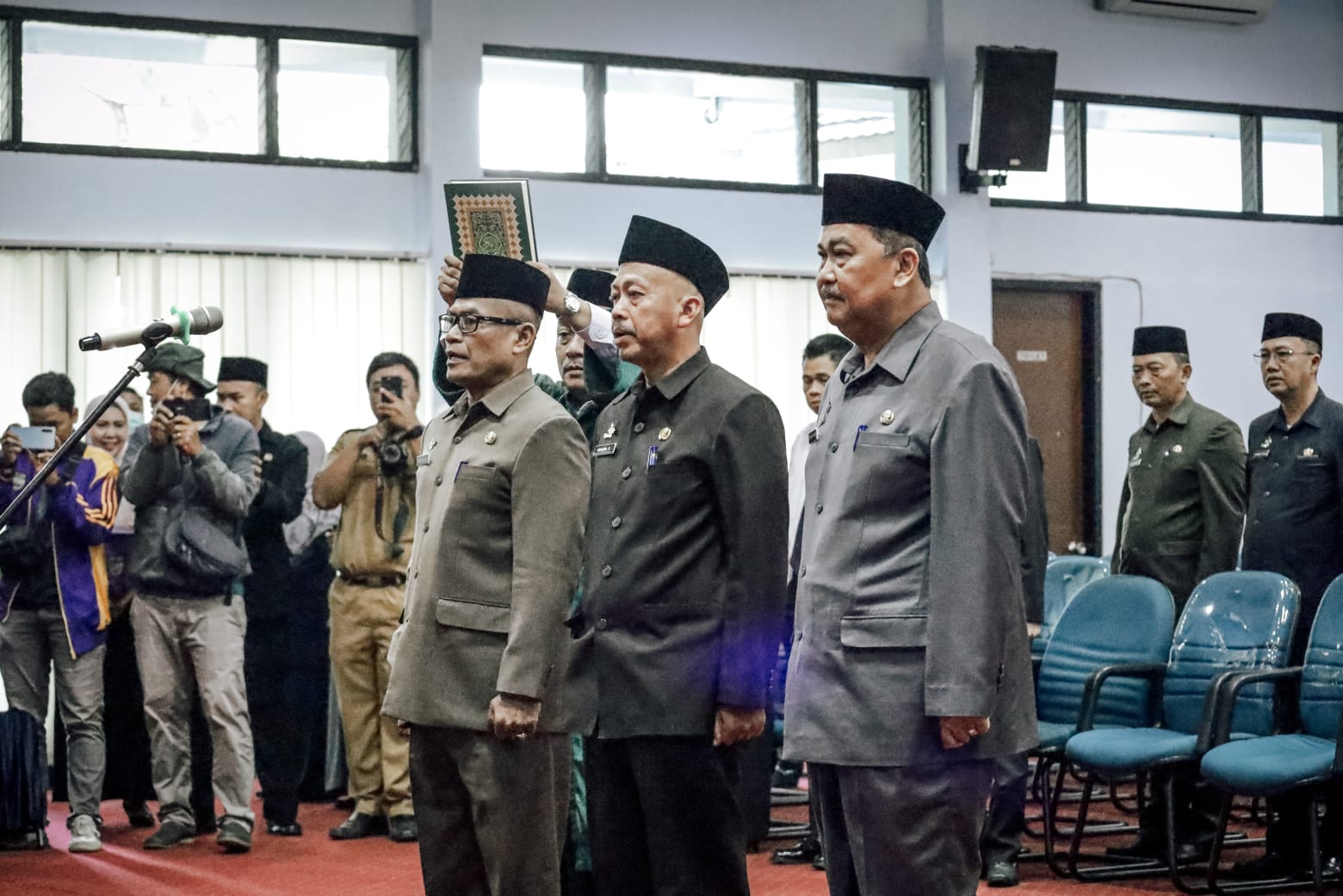 Wakil Bupati Ciamis Lantik dan Ambil Sumpah Tiga Orang Pejabat Pimpinan Tinggi Pratama, Direktur, dan Anggota Dewan Pengawas Perumda Bank Perkreditan Rakyat Galuh Ciamis