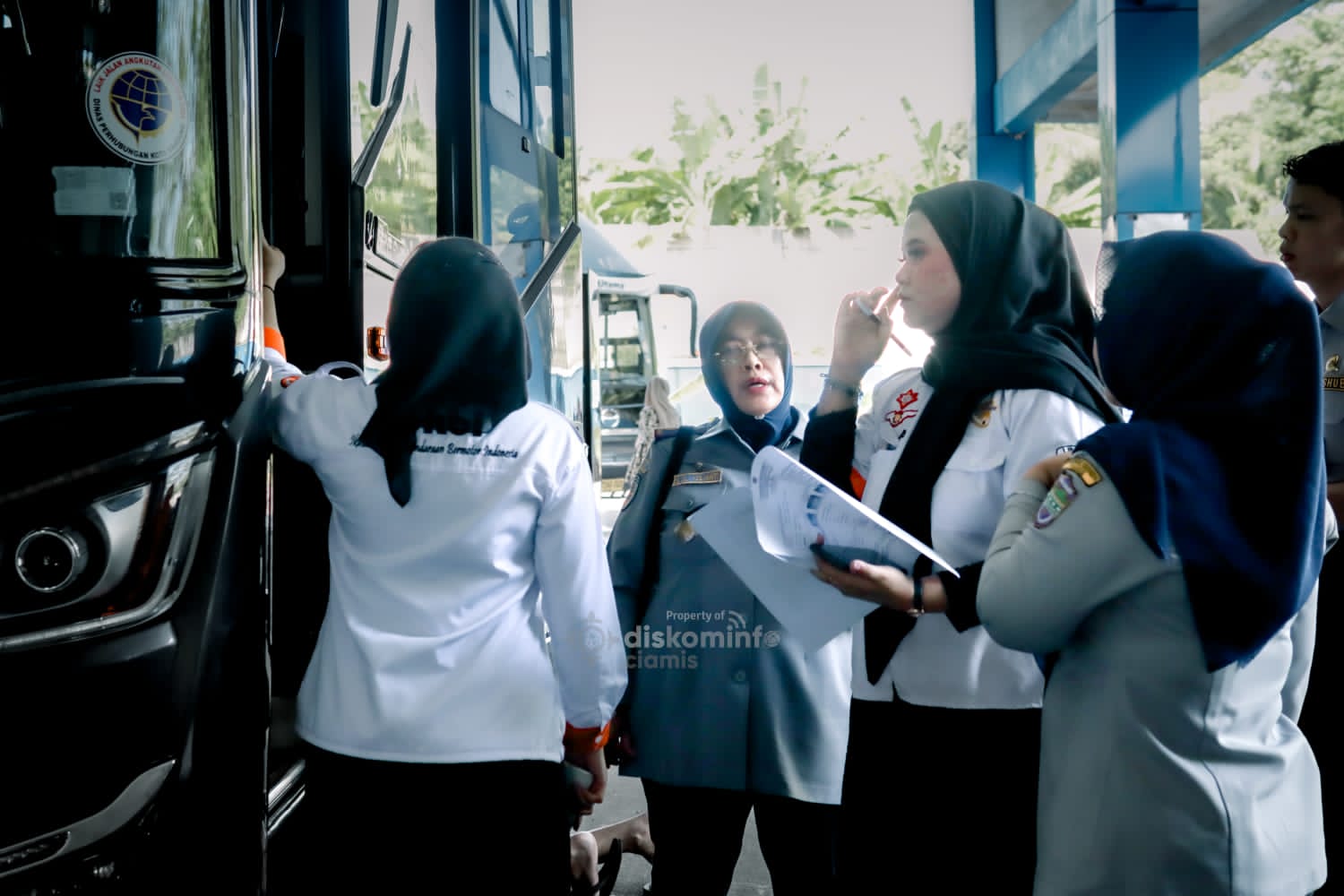 Dishub Kab.Ciamis Lakukan Ramp Check Bus Pariwisata Untuk Meningkatkan Keamanan Perjalanan