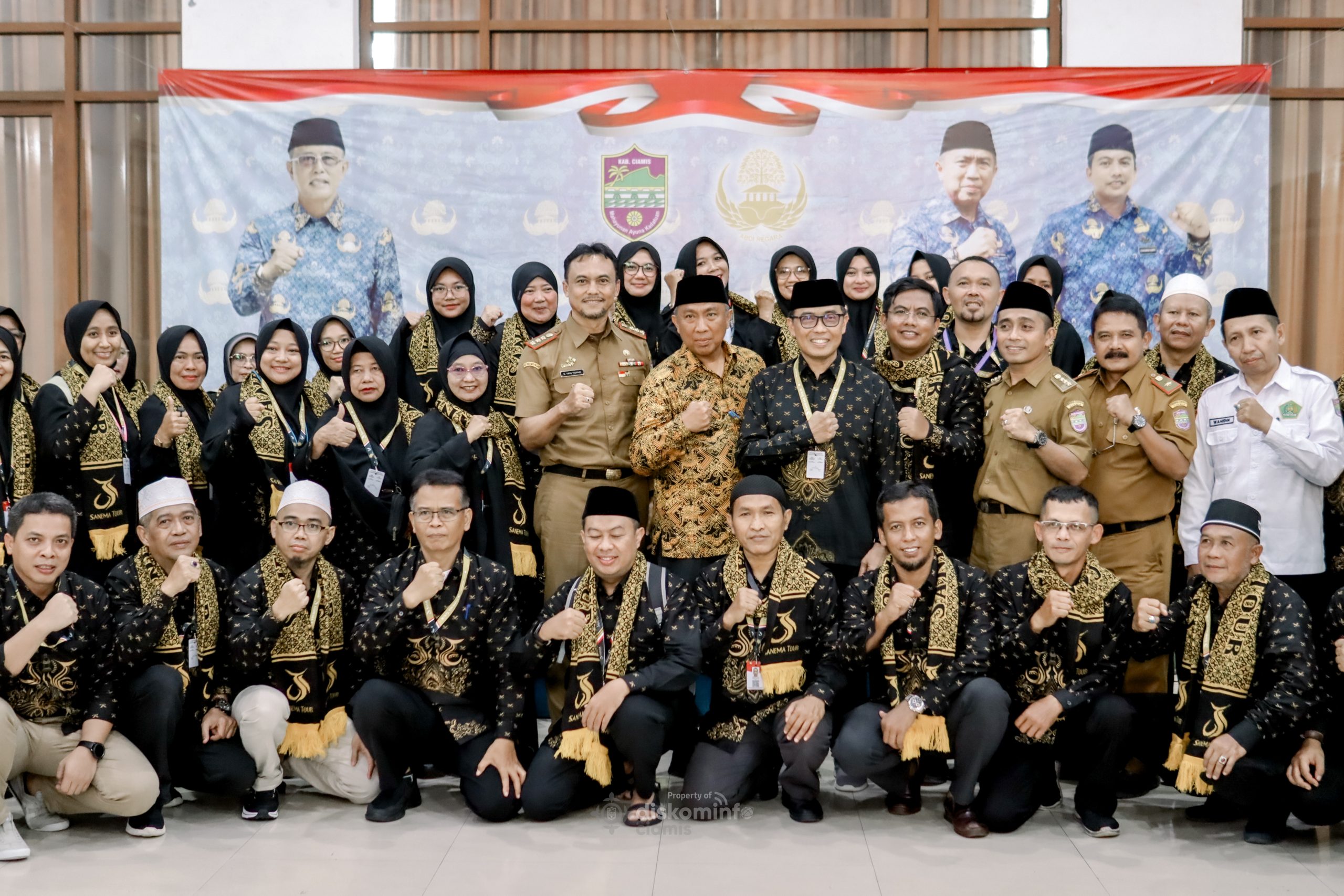 Rombongan Jama’ah Umroh Bareng Korpri Dilepas, Sekda Ciamis: Fokus Ibadah Jangan Ingat SPJ!