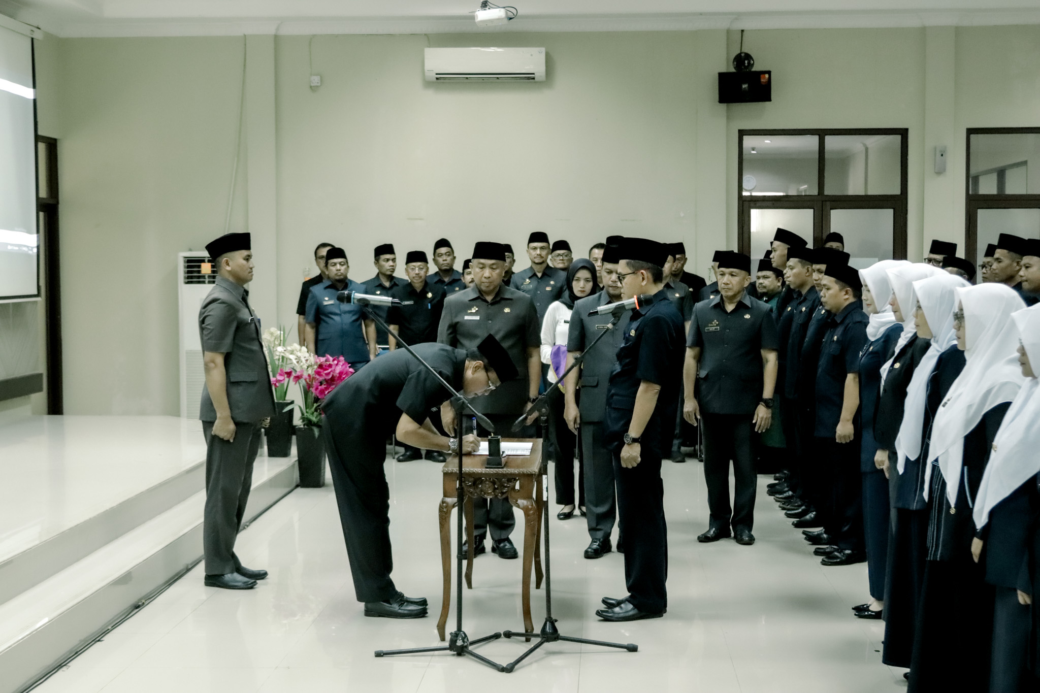 Usai lantik dan ambil sumpah Kepala sekolah dan Jafung Guru, Bupati Ciamis sampaikan rasa Bangganya atas Kinerja Kepala Sekolah di Tengah Keterbatasan
