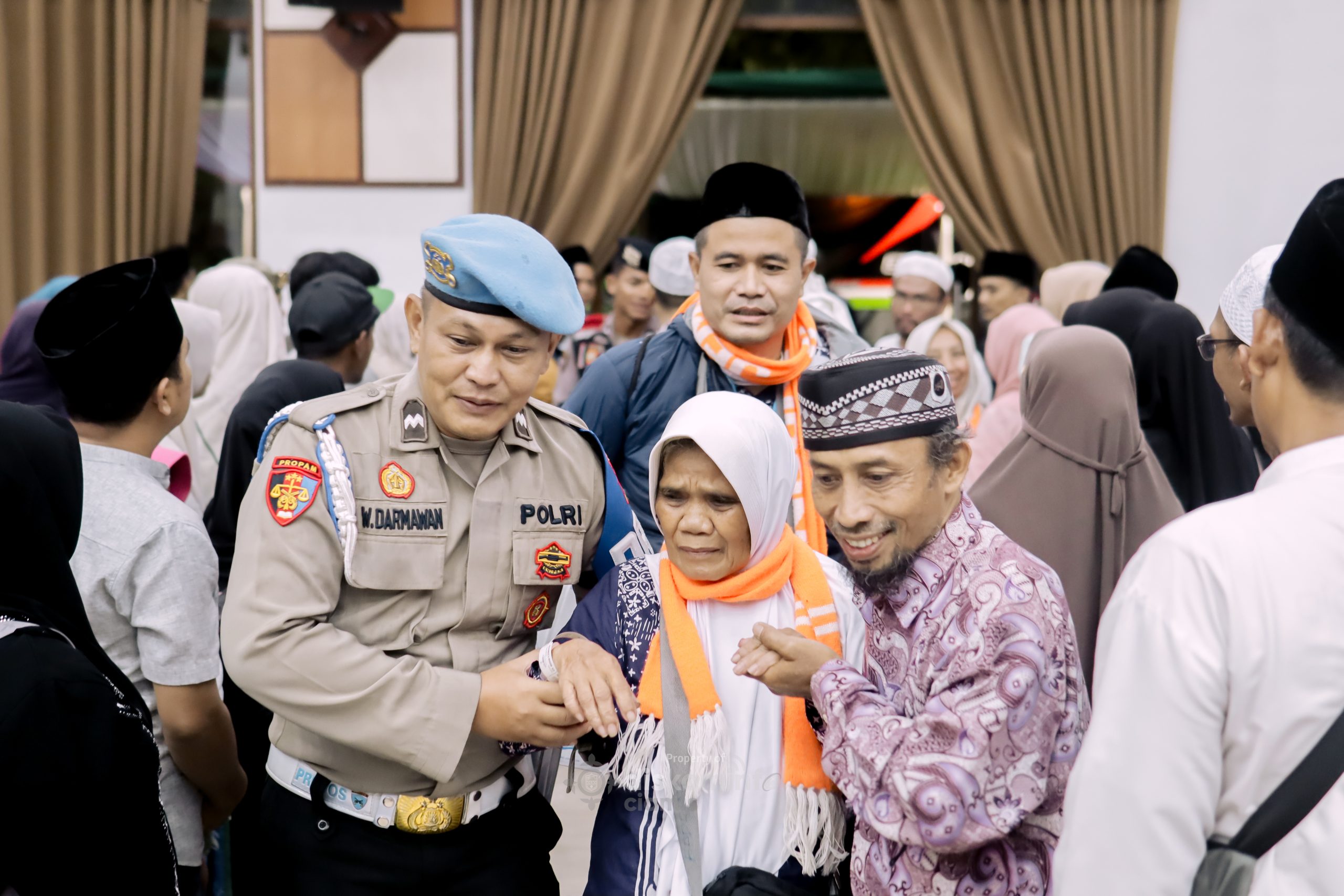 Ratusan Jemaah Haji Kloter 32 Asal Kab. Ciamis Tiba dengan Selamat, Keluarga yang Menyambut Pancarkan Kebahagiaan