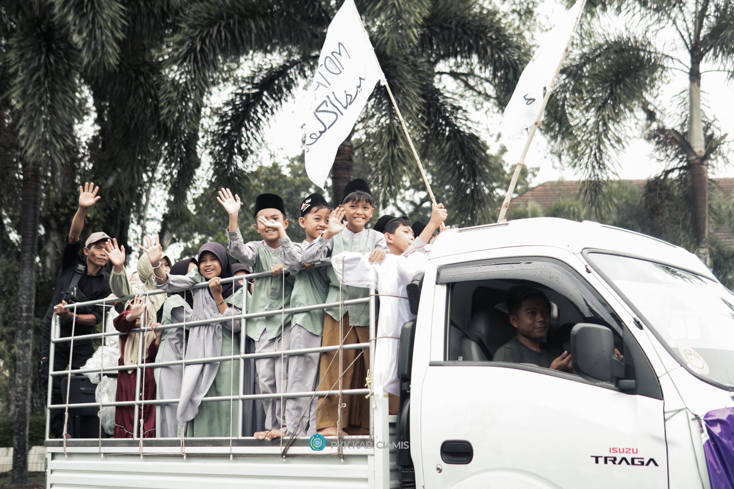 Bahagia Bertemu Bupati, Ribuan Warga Tumpah Ruah di Pawai Taaruf Ciamis Sambut Tahun Baru Islam 1447 Hijriah