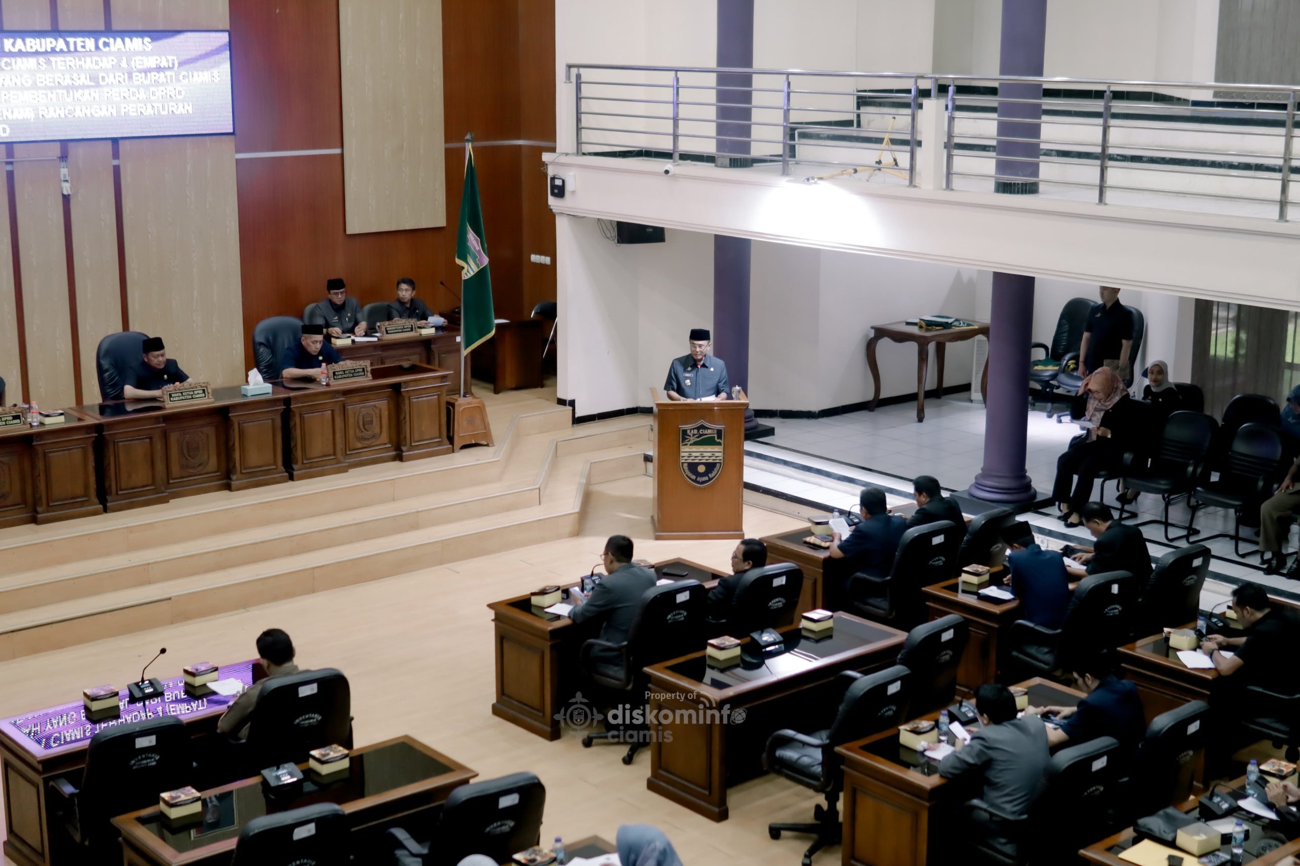Rapat Paripurna DPRD, Bupati Herdiat Sampaikan Empat Ranperda