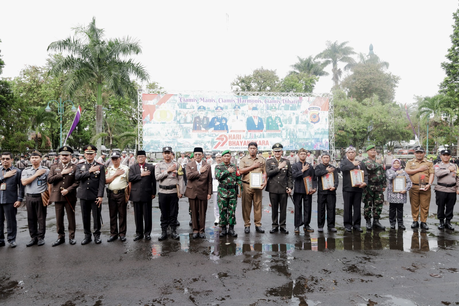 Hujan Gerimis Tak Surutkan Semangat, Upacara HUT Bhayangkara ke-79 di Ciamis Berlangsung Khidmat